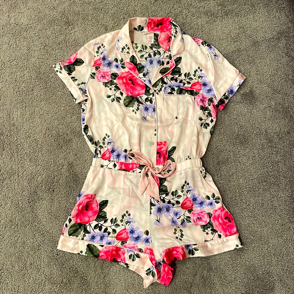 Victoria’s Secret Romper size Small